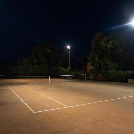 Guesthouse "Barboska" - Big Outdoor Swimming Pool & Private Tennis Court Воднян Екстер'єр фото