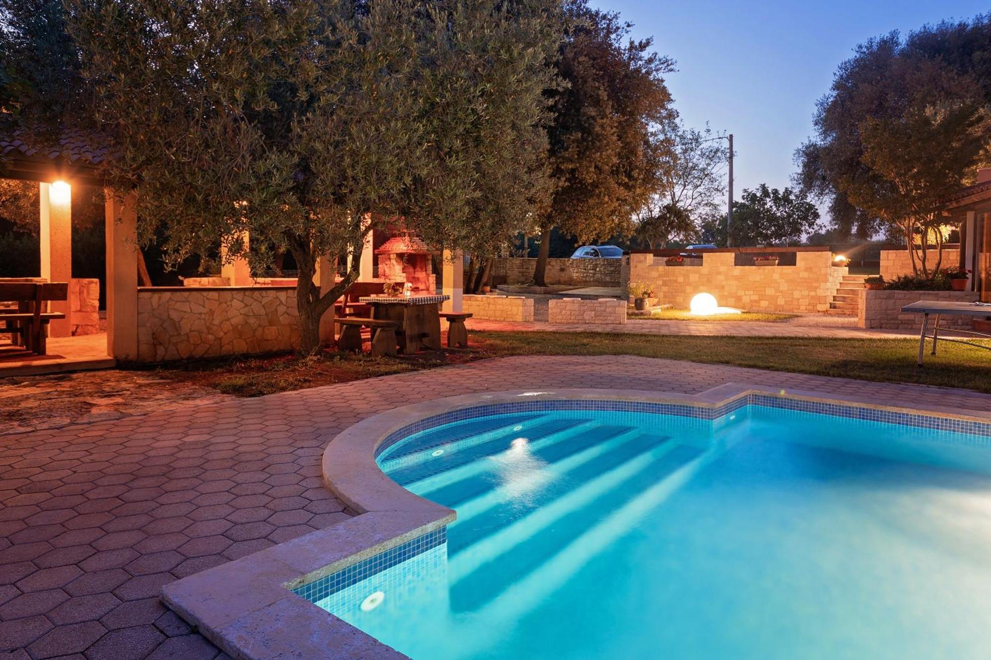 Guesthouse "Barboska" - Big Outdoor Swimming Pool & Private Tennis Court Воднян Екстер'єр фото