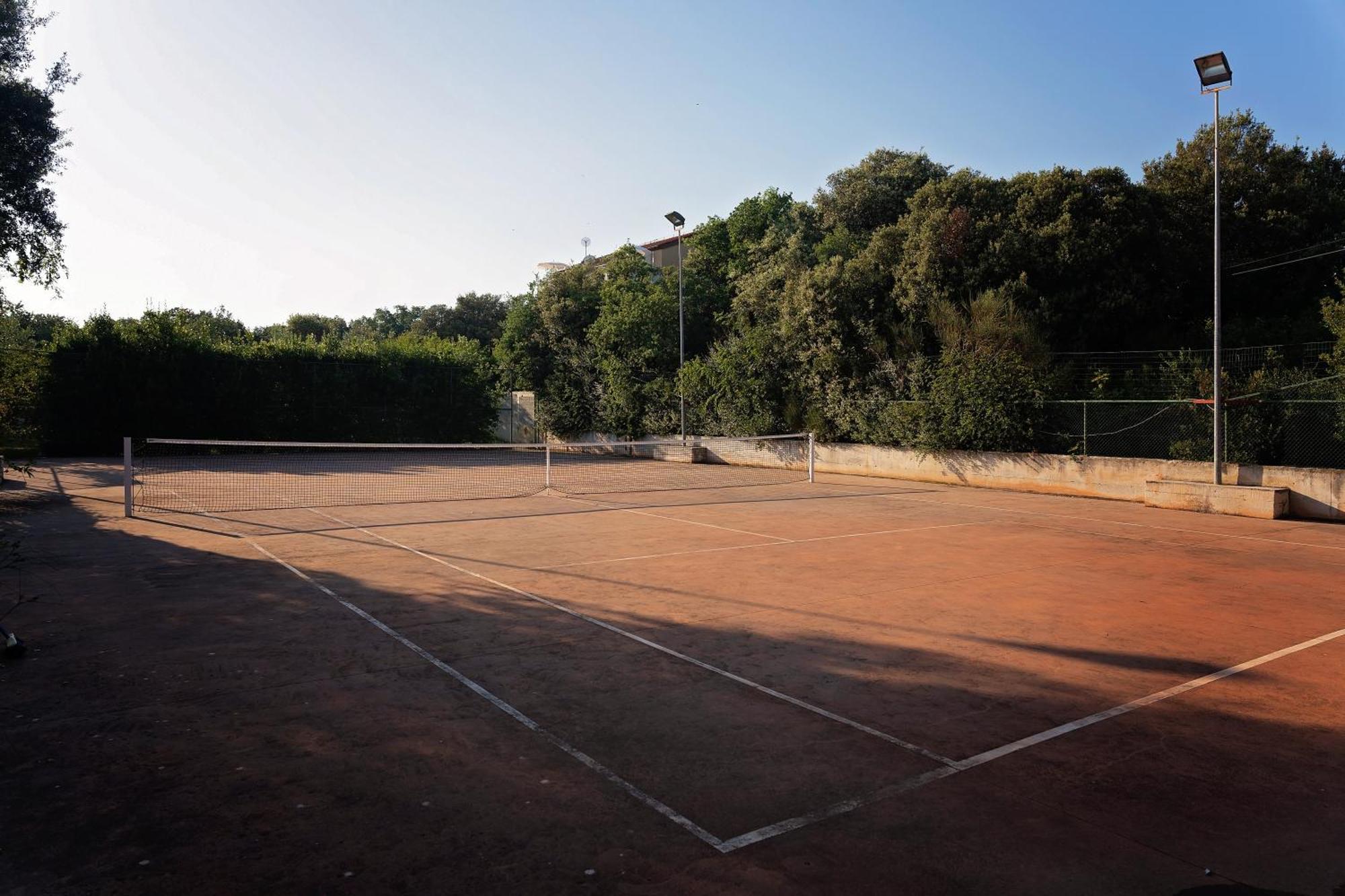 Guesthouse "Barboska" - Big Outdoor Swimming Pool & Private Tennis Court Воднян Екстер'єр фото