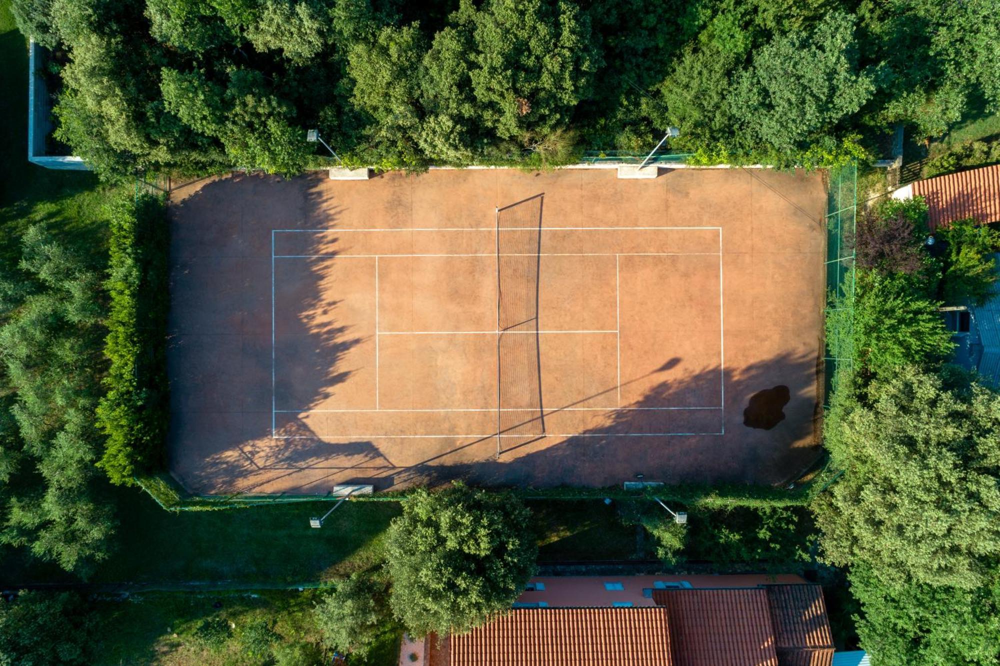 Guesthouse "Barboska" - Big Outdoor Swimming Pool & Private Tennis Court Воднян Екстер'єр фото