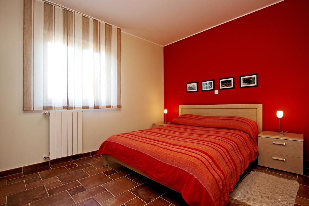 Guesthouse "Barboska" - Big Outdoor Swimming Pool & Private Tennis Court Воднян Номер фото