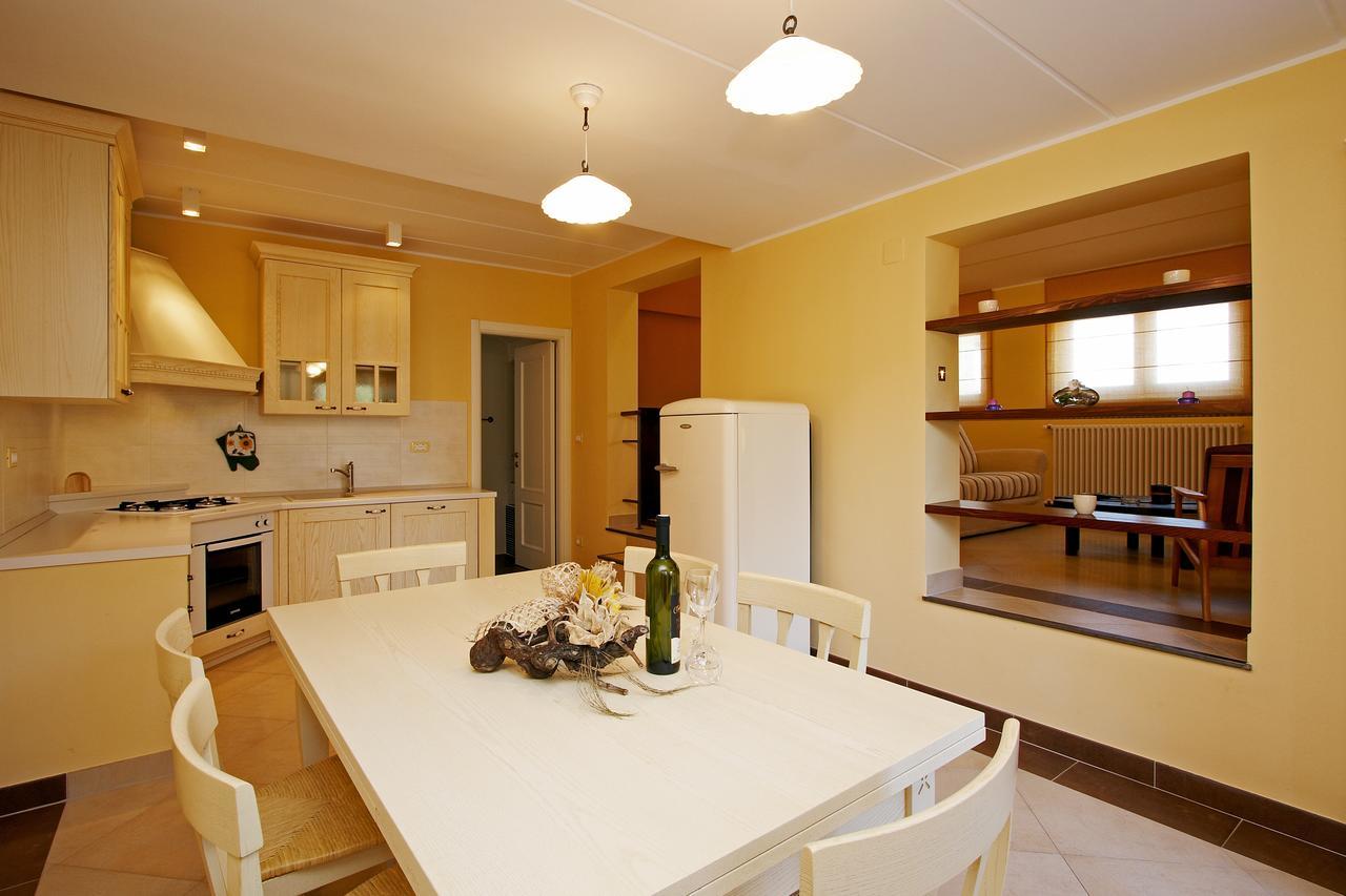 Guesthouse "Barboska" - Big Outdoor Swimming Pool & Private Tennis Court Воднян Номер фото